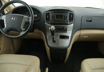 Подержанный автомобиль Hyundai H-1 2019 года (13 фото)