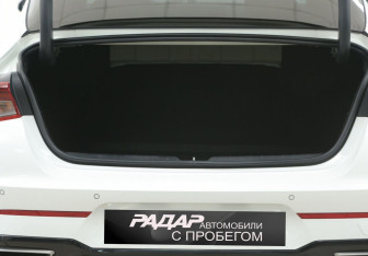 Подержанный автомобиль Kia K5 2020 года (10 фото)