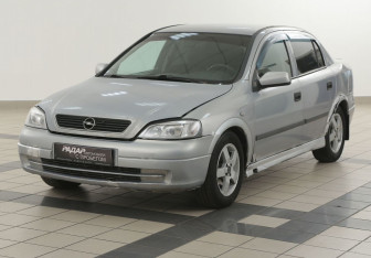 Подержанный автомобиль Opel Astra Sedan 2002 года (8 фото)