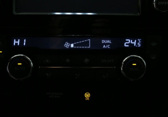 Подержанный автомобиль Nissan Qashqai 2014 года (17 фото)