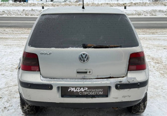 Подержанный автомобиль Volkswagen Golf Hatchback 1998 года (7 фото)