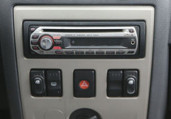 Подержанный автомобиль Renault Logan Sedan 2008 года (13 фото)