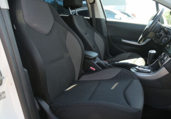 Подержанный автомобиль Peugeot 308 Hatchback 2011 года (10 фото)