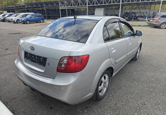 Подержанный автомобиль Kia Rio Sedan 2010 года (7 фото)