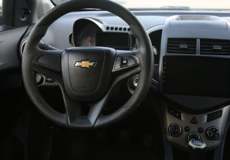 Подержанный автомобиль Chevrolet Aveo Sedan 2012 года (14 фото)