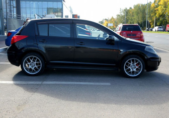 Подержанный автомобиль Nissan Tiida Hatchback 2007 года (7 фото)
