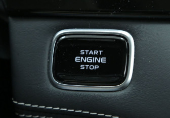 Подержанный автомобиль Changan UNI-K 2023 года (14 фото)