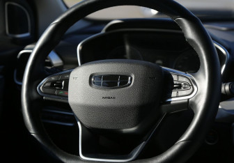 Подержанный автомобиль Geely Coolray 2021 года (16 фото)