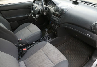 Подержанный автомобиль Chevrolet Aveo Hatchback 2011 года (9 фото)