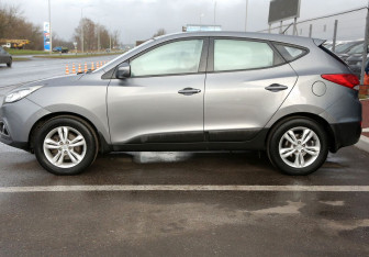 Подержанный автомобиль Hyundai ix35 2012 года (8 фото)