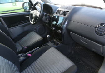 Подержанный автомобиль Suzuki SX4 Hatchback 2011 года (9 фото)