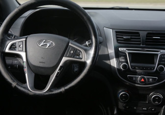 Подержанный автомобиль Hyundai Solaris Sedan 2015 года (14 фото)