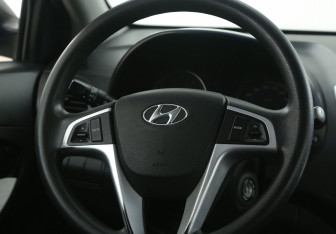 Подержанный автомобиль Hyundai Solaris Sedan 2016 года (16 фото)