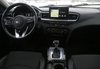 Подержанный автомобиль Kia Ceed Hatchback 2018 года (26 фото)