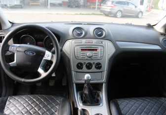 Подержанный автомобиль Ford Mondeo Sedan 2007 года (13 фото)