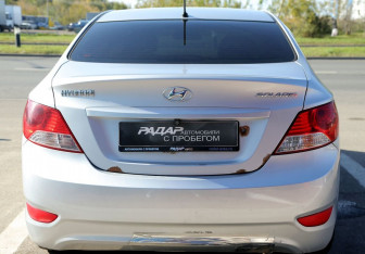 Подержанный автомобиль Hyundai Solaris Sedan 2012 года (5 фото)