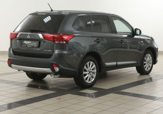 Подержанный автомобиль Mitsubishi Outlander 2015 года (4 фото)