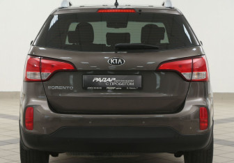 Подержанный автомобиль Kia Sorento 2013 года (3 фото)
