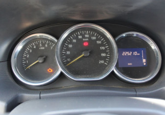 Подержанный автомобиль Renault Duster 2016 года (13 фото)