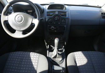 Подержанный автомобиль Renault Megane Sedan 2007 года (12 фото)