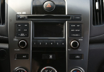 Подержанный автомобиль Kia Cerato Sedan 2010 года (13 фото)