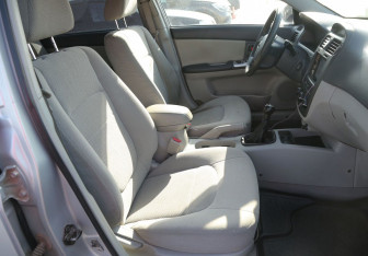 Подержанный автомобиль Kia Cerato Sedan 2006 года (10 фото)