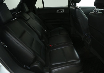 Подержанный автомобиль Ford Explorer 2015 года (11 фото)