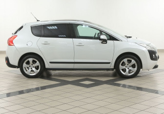 Подержанный автомобиль Peugeot 3008 2011 года (5 фото)