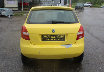 Подержанный автомобиль Skoda Fabia Hatchback 2012 года (6 фото)