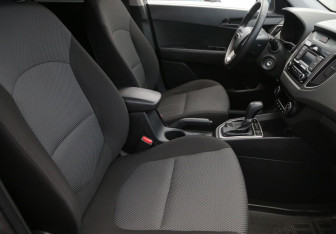 Подержанный автомобиль Hyundai Creta 2019 года (10 фото)