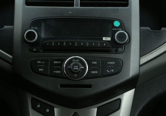 Подержанный автомобиль Chevrolet Aveo Sedan 2013 года (13 фото)