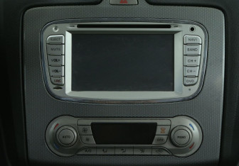 Подержанный автомобиль Ford Focus Sedan 2010 года (15 фото)