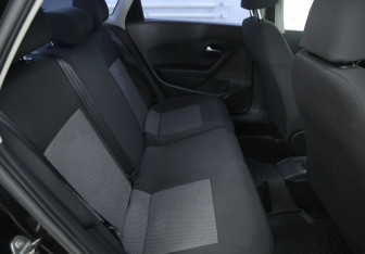 Подержанный автомобиль Volkswagen Polo Sedan 2013 года (11 фото)