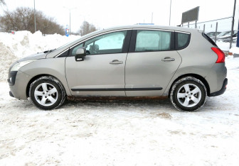 Подержанный автомобиль Peugeot 3008 2011 года (8 фото)