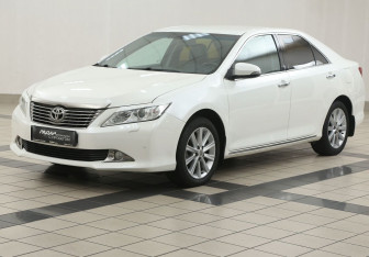 Подержанный автомобиль Toyota Camry Sedan 2014 года (8 фото)