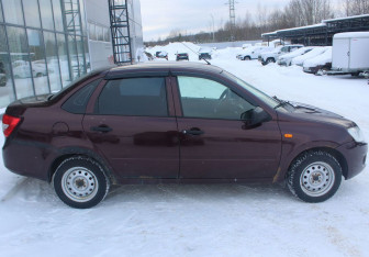 Подержанный автомобиль LADA (ВАЗ) Granta Sedan 2013 года (8 фото)