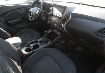 Подержанный автомобиль Hyundai ix35 2013 года (9 фото)