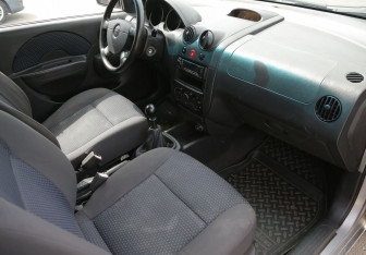 Подержанный автомобиль Chevrolet Aveo Sedan 2005 года (9 фото)