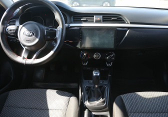 Подержанный автомобиль Kia Rio Sedan 2018 года (12 фото)