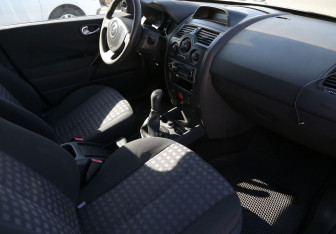 Подержанный автомобиль Renault Megane Sedan 2007 года (9 фото)
