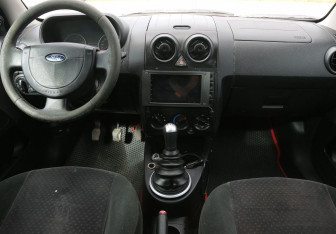 Подержанный автомобиль Ford Fusion 2005 года (12 фото)