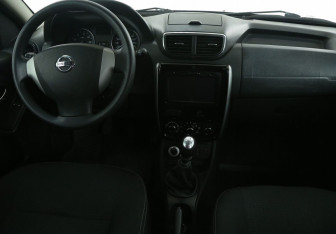 Подержанный автомобиль Nissan Terrano 2015 года (12 фото)