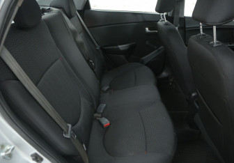 Подержанный автомобиль Kia Rio Sedan 2015 года (11 фото)