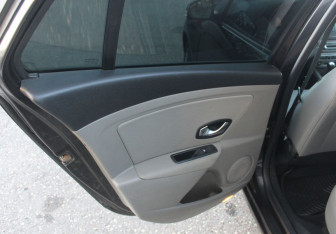 Подержанный автомобиль Renault Megane Wagon 2009 года (11 фото)