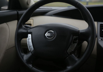 Подержанный автомобиль Nissan Primera Sedan 2004 года (16 фото)