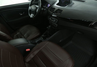 Подержанный автомобиль Renault Megane Hatchback 2013 года (9 фото)