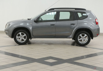 Подержанный автомобиль Nissan Terrano 2014 года (7 фото)