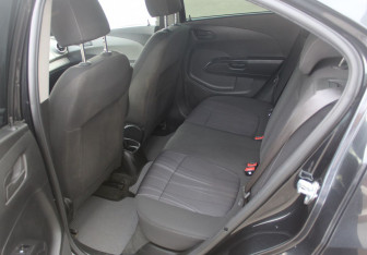 Подержанный автомобиль Chevrolet Aveo Sedan 2013 года (12 фото)