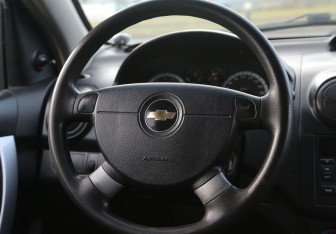 Подержанный автомобиль Chevrolet Aveo Sedan 2008 года (16 фото)
