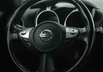 Подержанный автомобиль Nissan Juke 2012 года (16 фото)